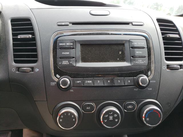 Photo 9 from auction – 2017 KIA FORTE LX with VIN 3KPFK4A76HE092371