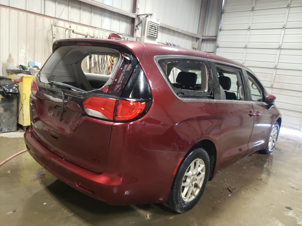 Photo 4 from auction – 2017 CHRYSLER PACIFICA L with VIN 2C4RC1CG6HR628577