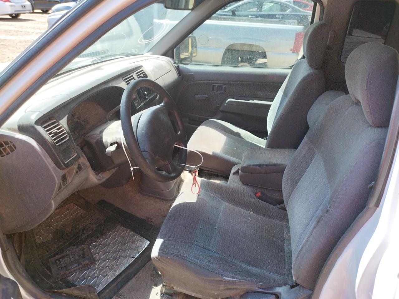 Photo 5 from auction – 2000 NISSAN FRONTIER K with VIN 1N6DD26S4YC332475