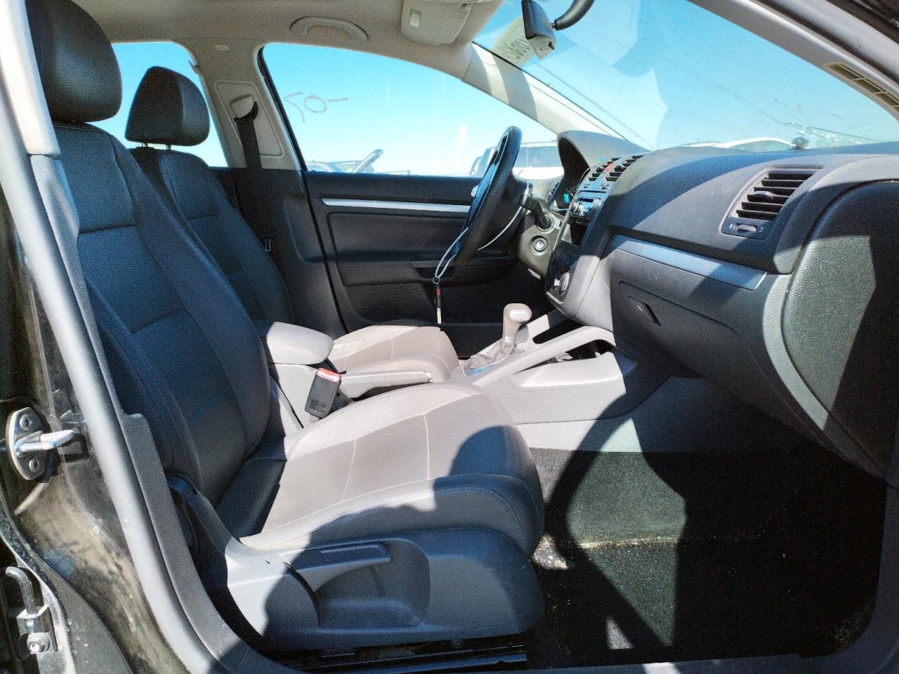 Photo 5 from auction – 2007 VOLKSWAGEN JETTA WOLF with VIN 3VWEG71K27M071537