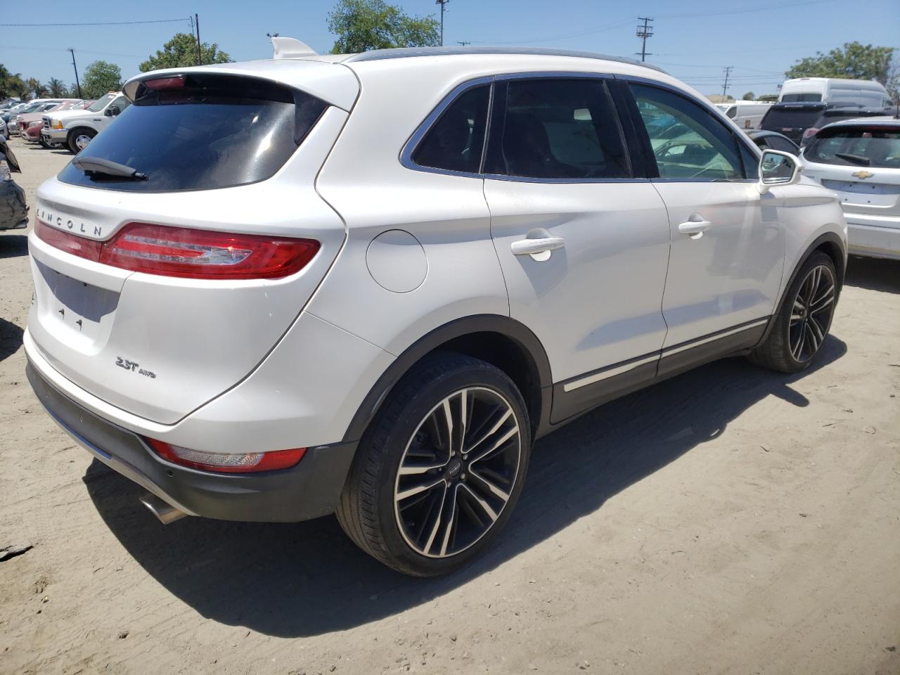 Photo 4 from auction – 2018 LINCOLN MKC RESERV with VIN 5LMTJ3DH3JUL22047