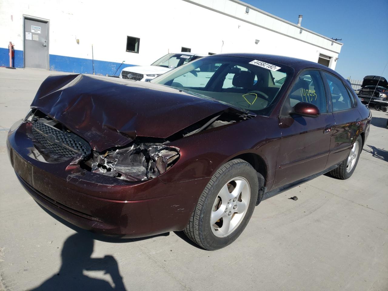 Photo 2 from auction – 2000 FORD TAURUS SE with VIN 1FAFP53U9YG280205