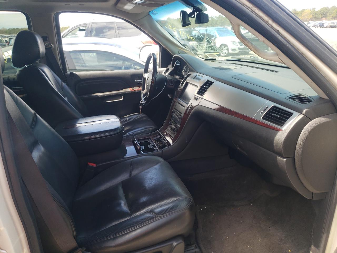 Photo 5 from auction – 2010 CADILLAC ESCALADE L with VIN 1GYUKBEF9AR273126