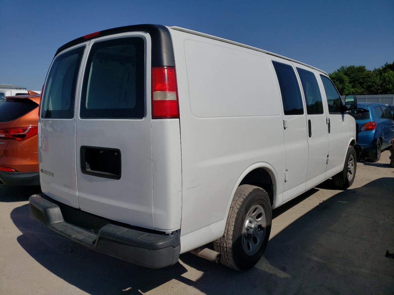 Photo 4 from auction – 2010 CHEVROLET EXPRESS G1 with VIN 1GCUGADX3A1163411