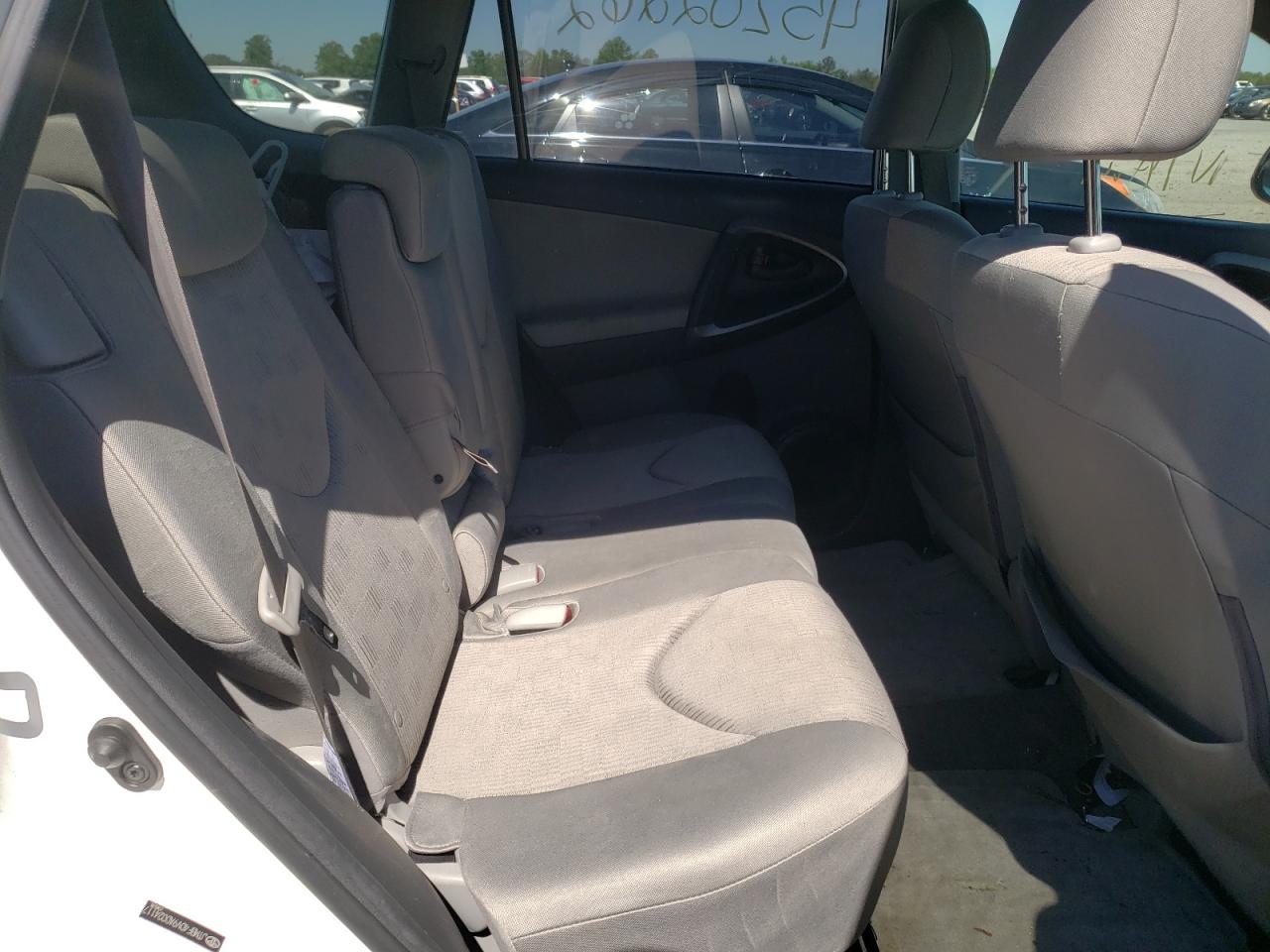 Photo 6 from auction – 2010 TOYOTA RAV4 with VIN JTMBF4DV9AD024117