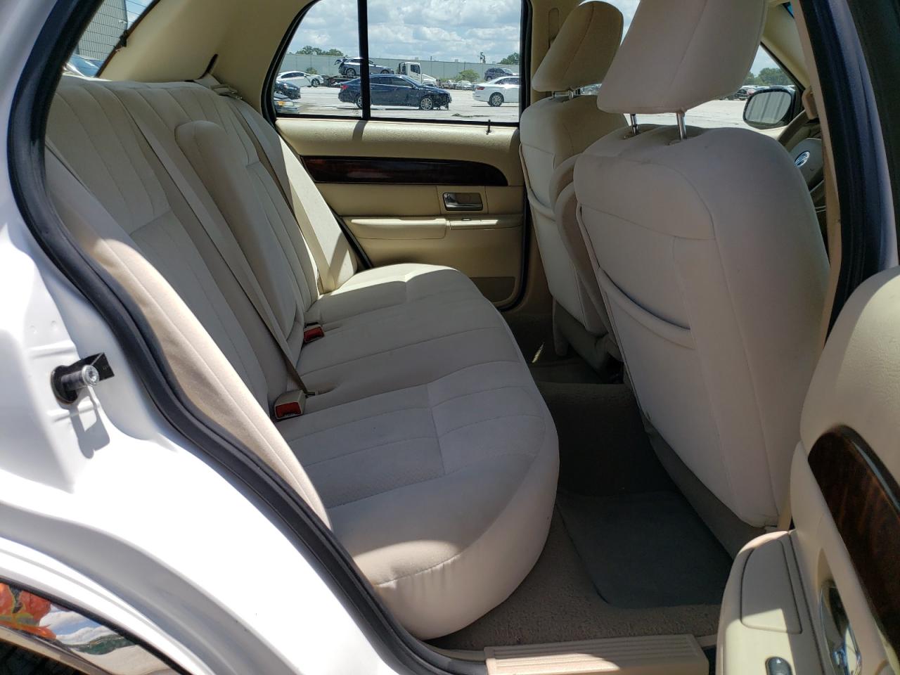 Photo 6 from auction – 2007 MERCURY GRAND MARQ with VIN 2MEFM74V67X635019
