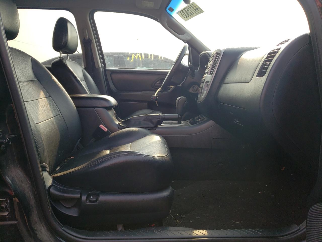 Photo 5 from auction – 2006 FORD ESCAPE LIM with VIN 1FMCU94166KA87274