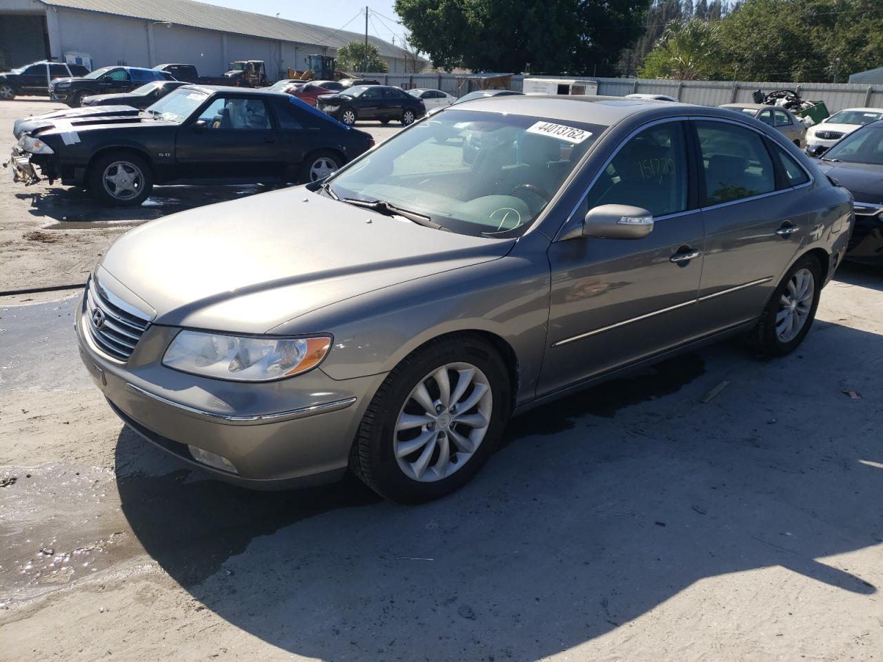 Photo 2 from auction – 2008 HYUNDAI AZERA SE with VIN KMHFC46FX8A317399