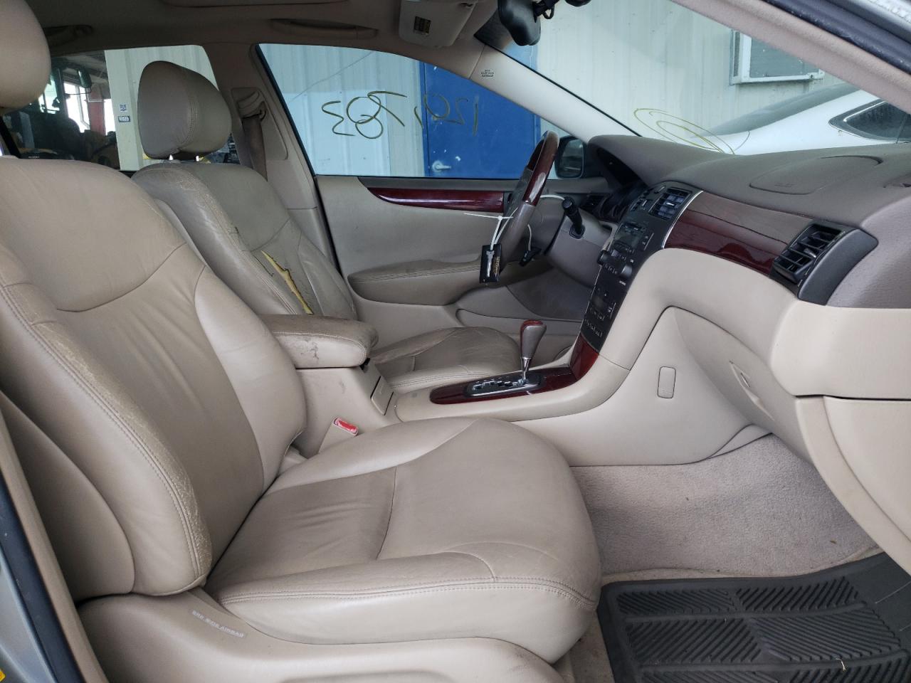 Photo 5 from auction – 2003 LEXUS ES 300 with VIN JTHBF30G030087682