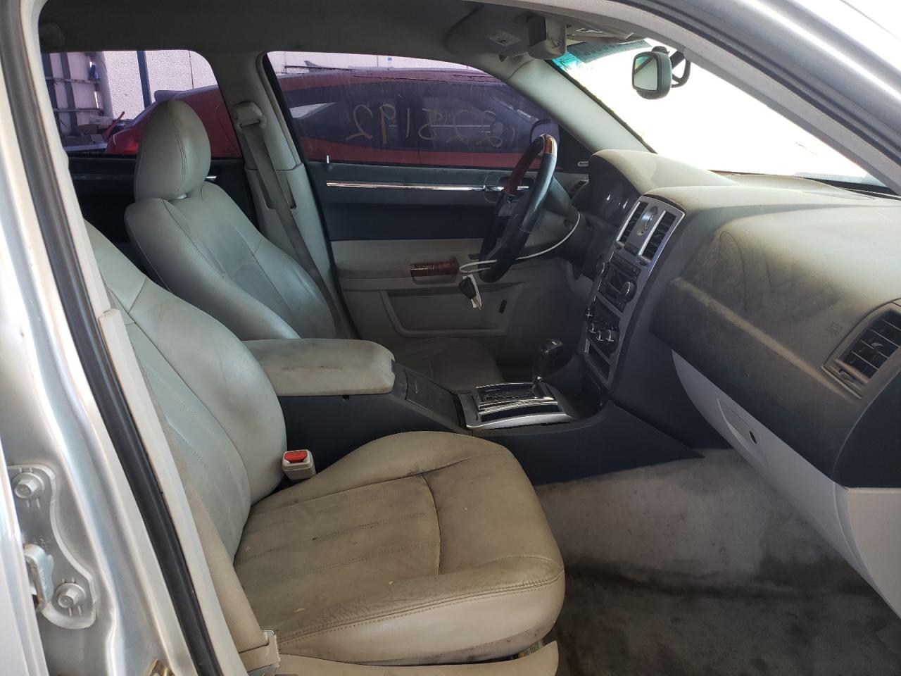 Photo 5 from auction – 2005 CHRYSLER 300C with VIN 2C3AA63HX5H576658