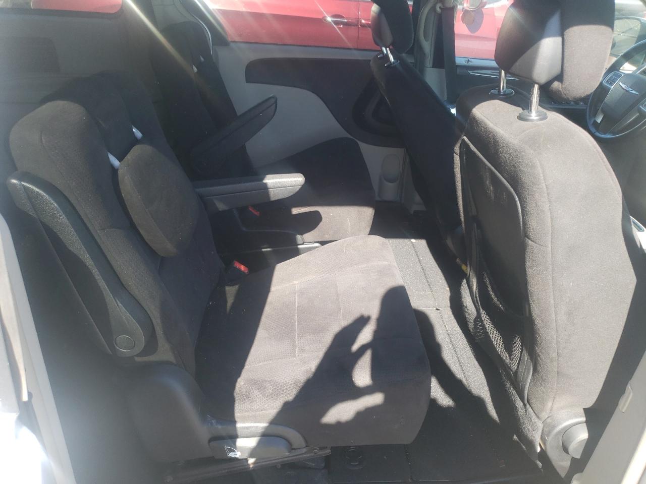 Photo 6 from auction – 2011 CHRYSLER TOWN & COU with VIN 2A4RR5DG2BR681668