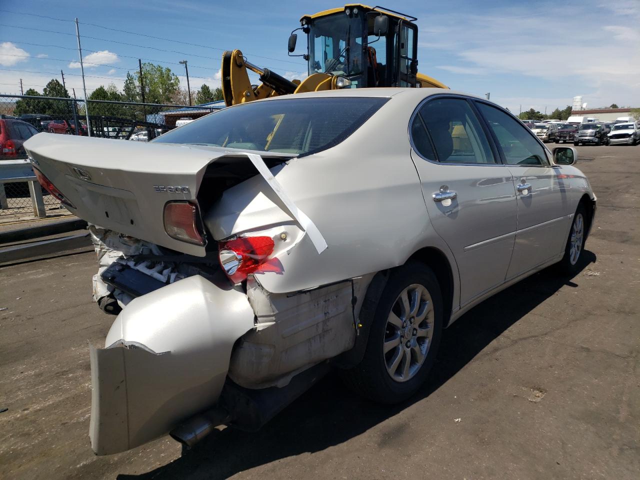 Photo 4 from auction – 2002 LEXUS ES 300 with VIN JTHBF30GX20044031