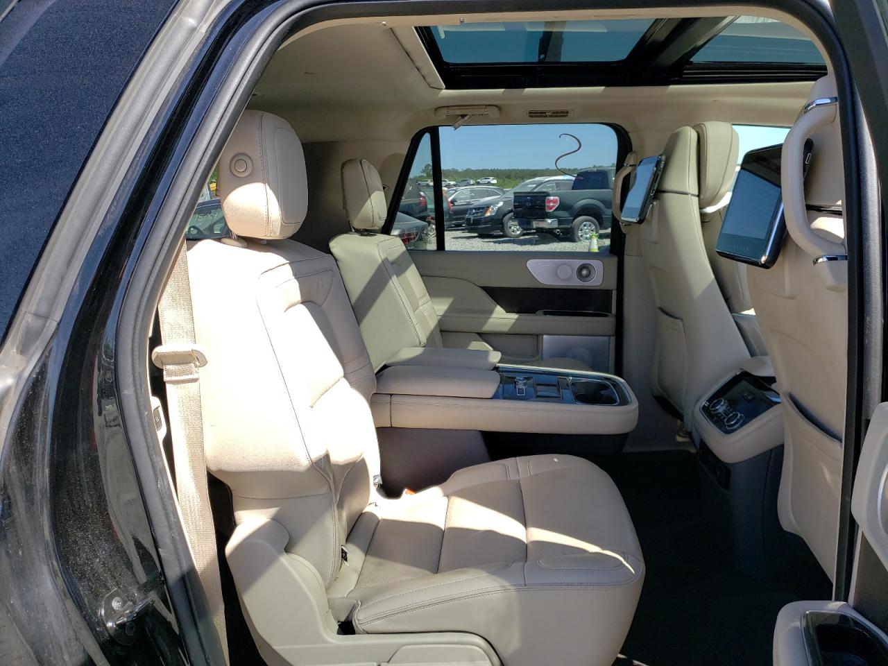 Photo 6 from auction – 2018 LINCOLN NAVIGATOR with VIN 5LMJJ3LT9JEL12940