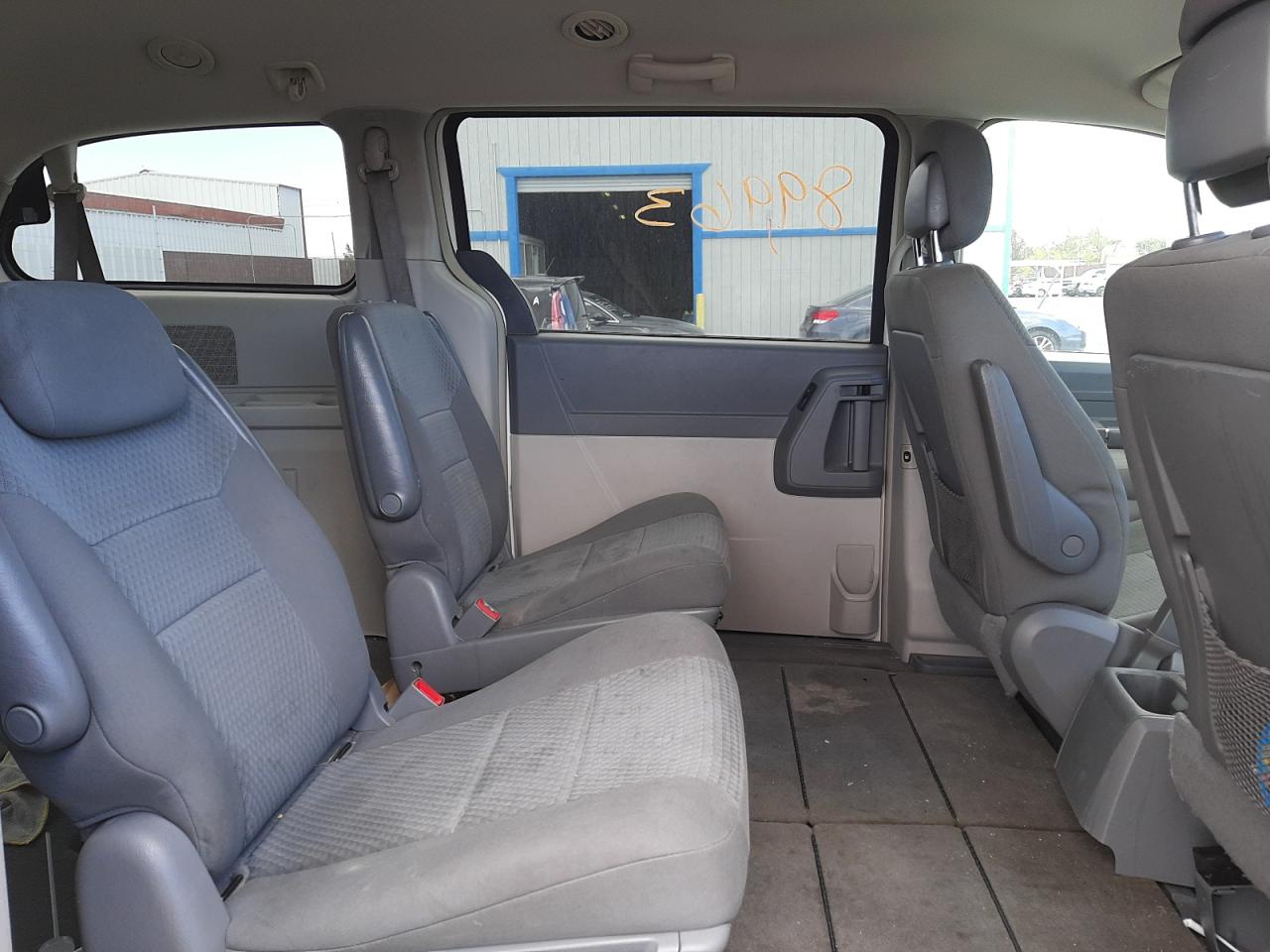 Photo 6 from auction – 2010 CHRYSLER TOWN & COU with VIN 2A4RR2D16AR456257