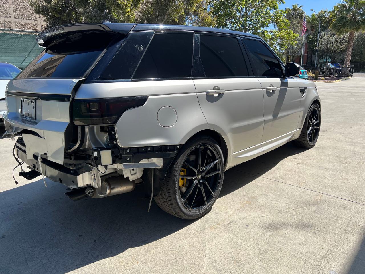 Photo 4 from auction – 2017 LAND ROVER RANGE ROVE with VIN SALWV2FE7HA142614