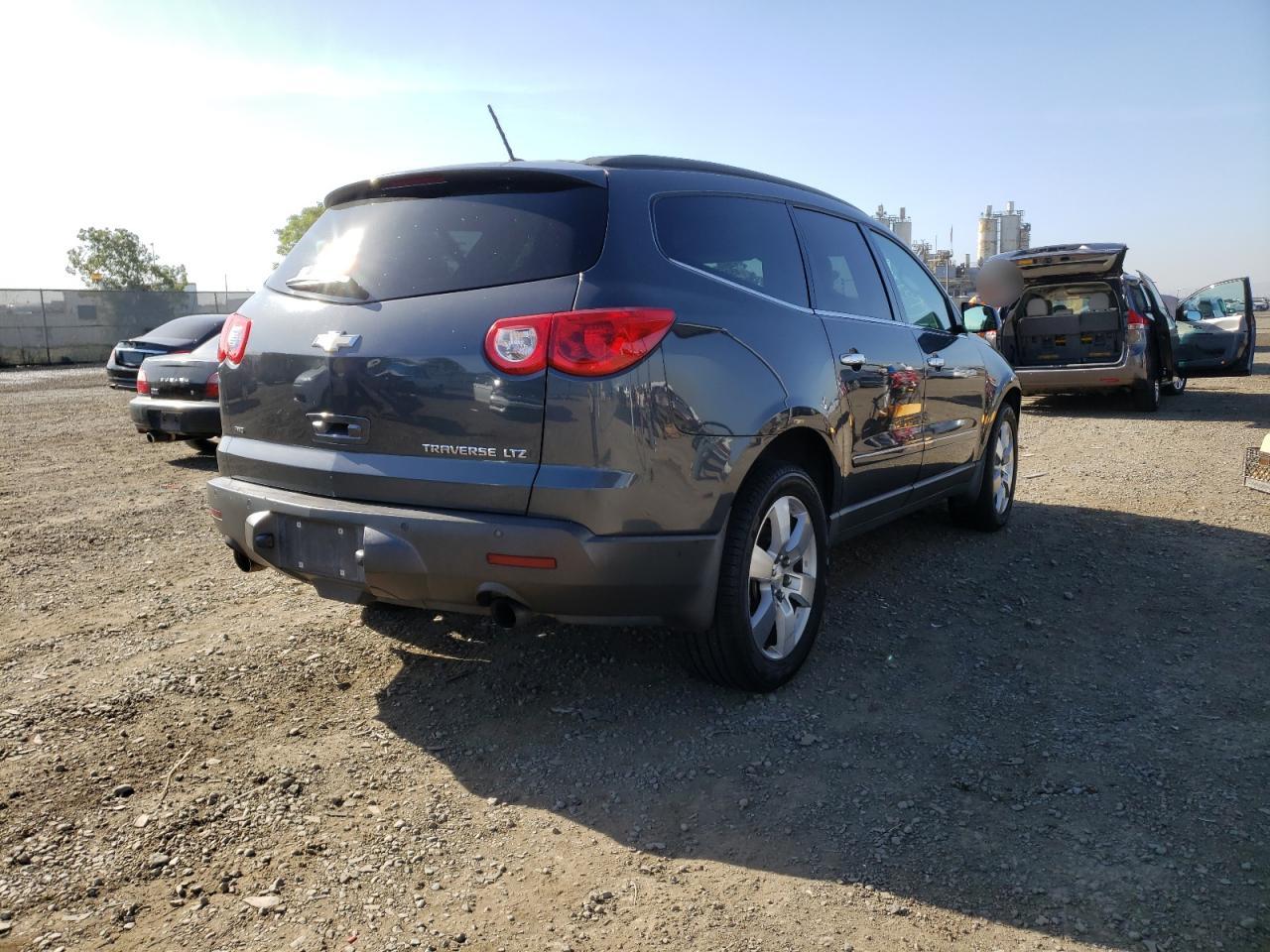 Photo 4 from auction – 2011 CHEVROLET TRAVERSE L with VIN 1GNKVLED7BJ117554