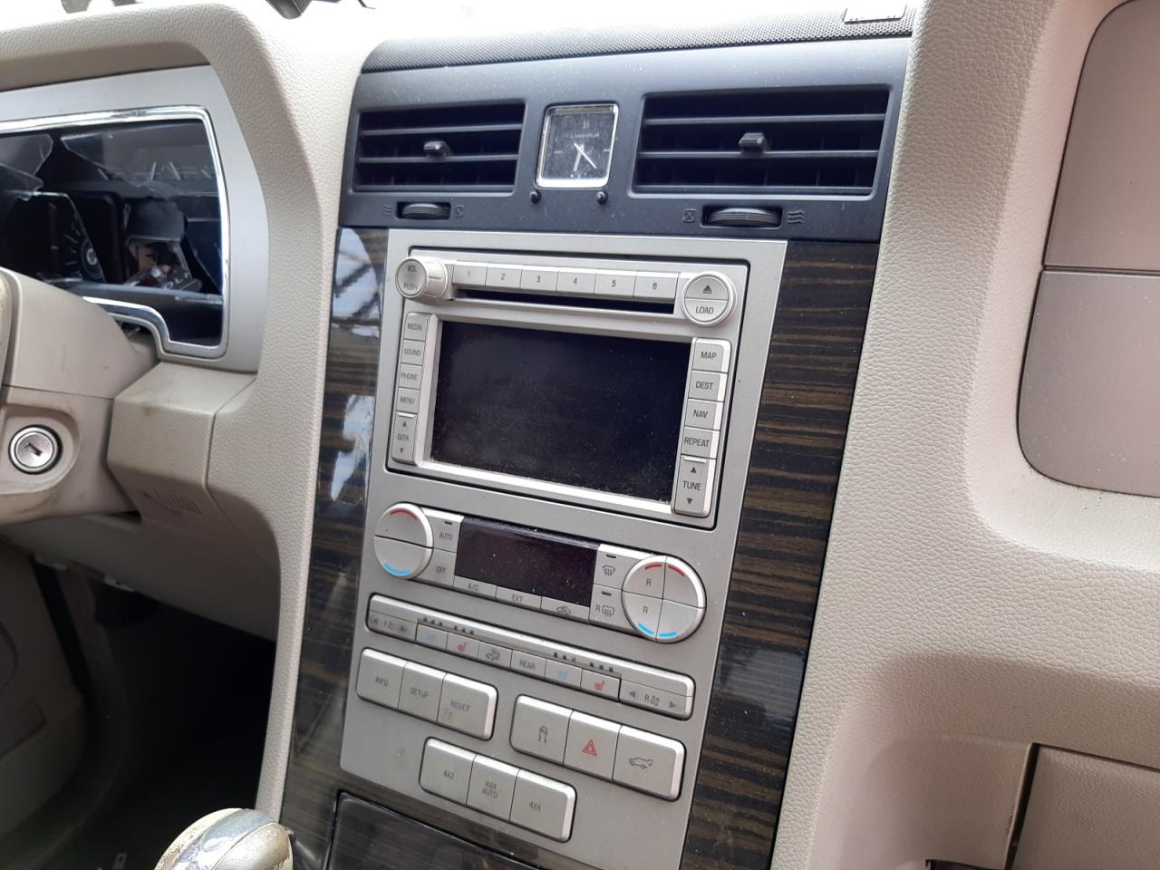 Photo 9 from auction – 2008 LINCOLN NAVIGATOR with VIN 5LMFU28518LJ20340