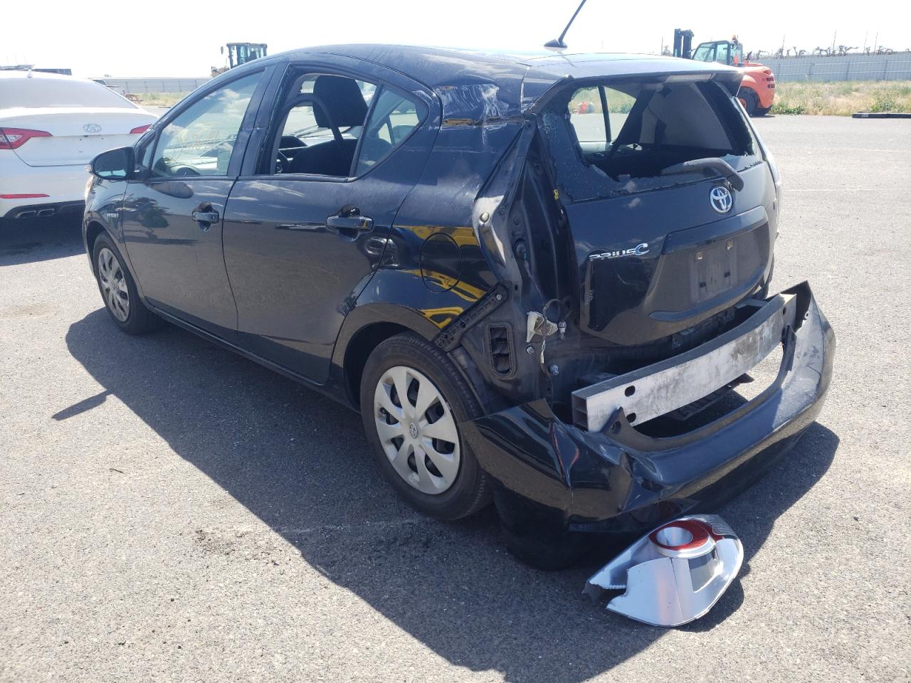Photo 3 from auction – 2014 TOYOTA PRIUS C with VIN JTDKDTB35E1066535