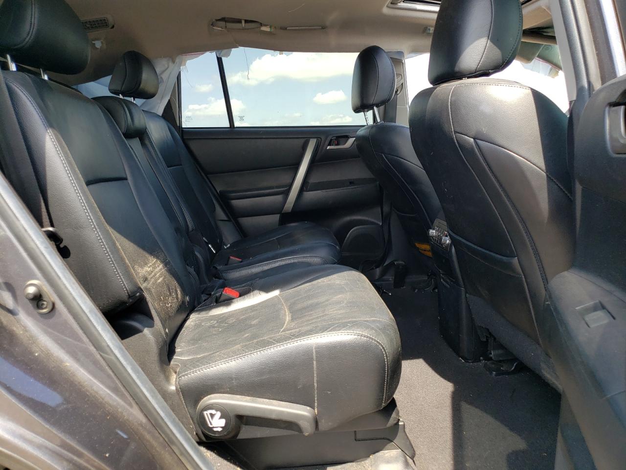 Photo 6 from auction – 2013 TOYOTA HIGHLANDER with VIN 5TDZK3EH4DS141447