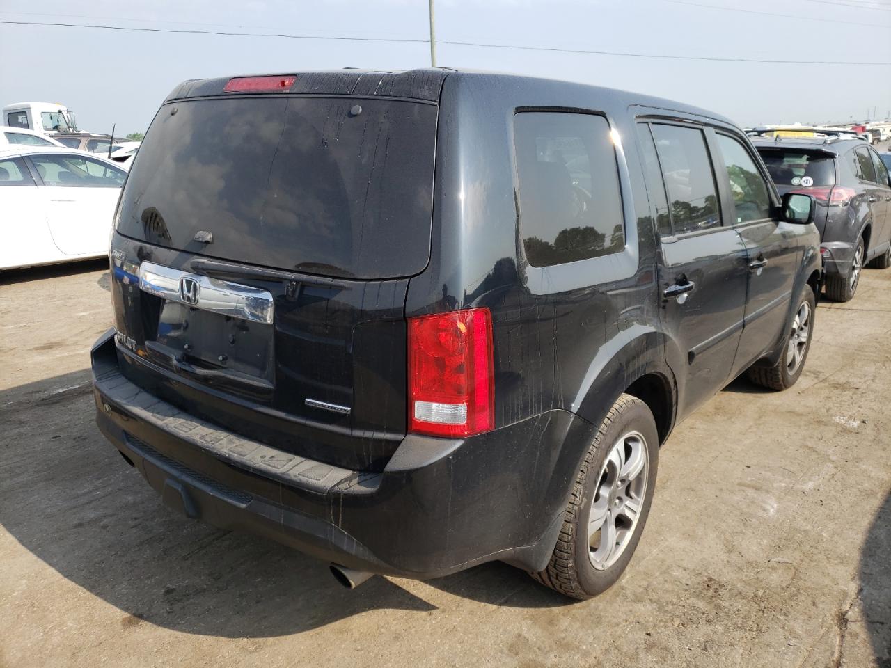 Photo 4 from auction – 2015 HONDA PILOT SE with VIN 5FNYF3H36FB007661