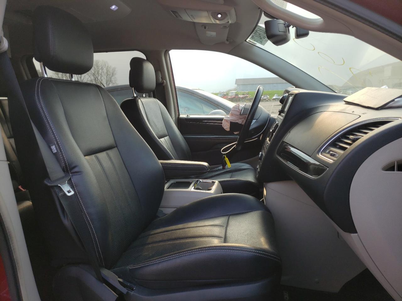 Photo 5 from auction – 2013 CHRYSLER TOWN & COU with VIN 2C4RC1CG5DR806246