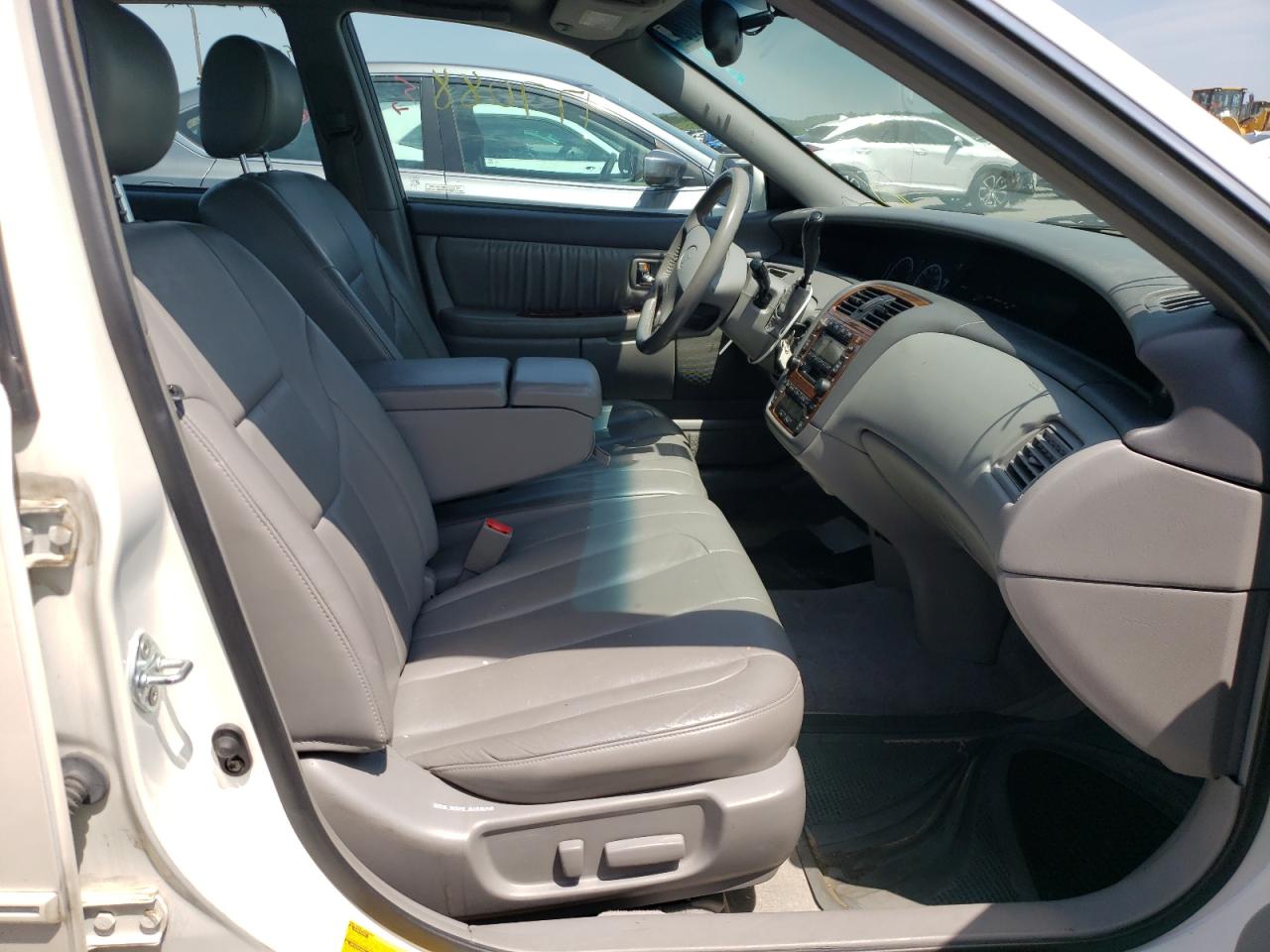 Photo 5 from auction – 2001 TOYOTA AVALON XL with VIN 4T1BF28B91U142104