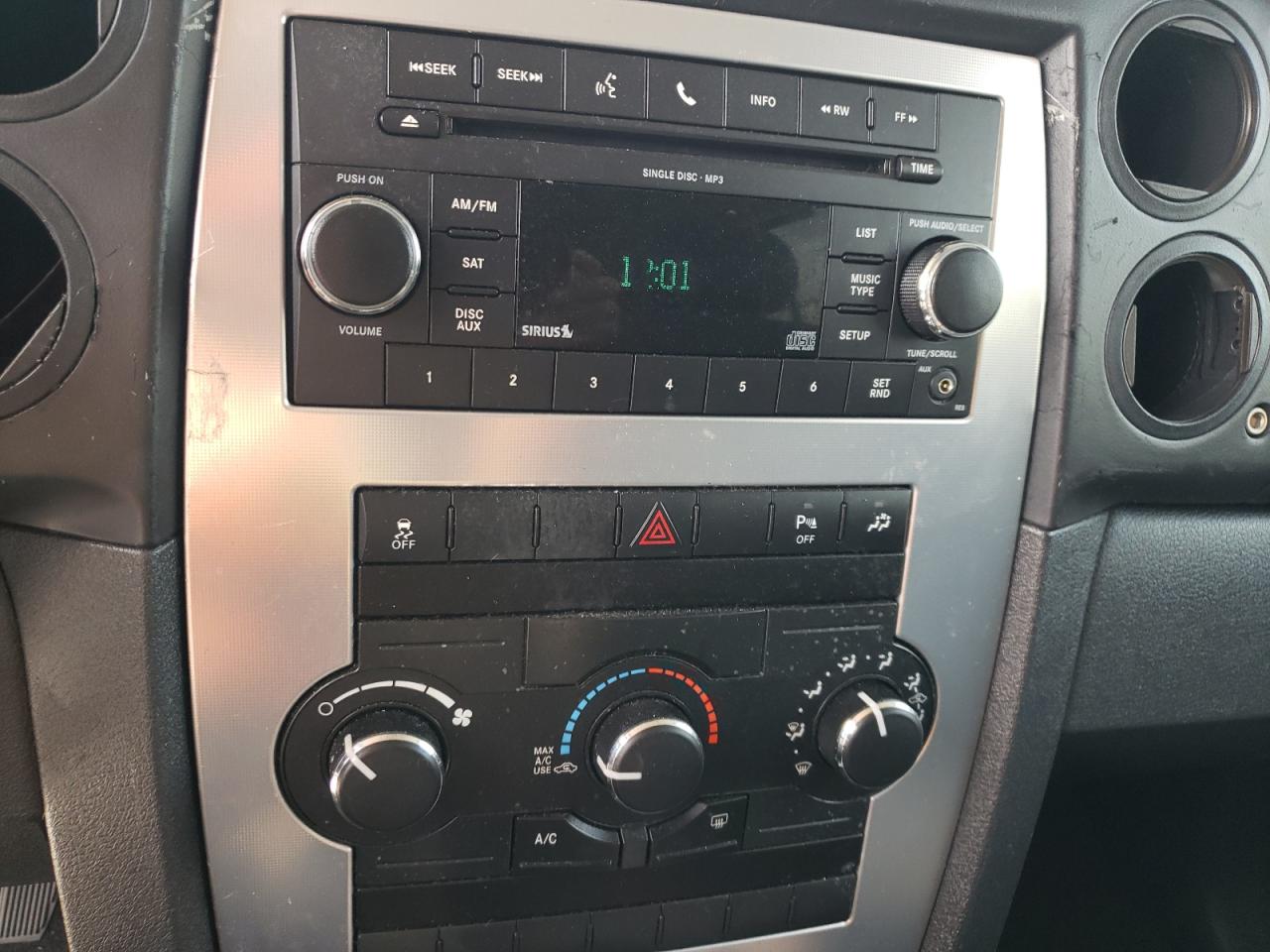 Photo 9 from auction – 2010 JEEP COMMANDER with VIN 1J4RH4GK3AC162102