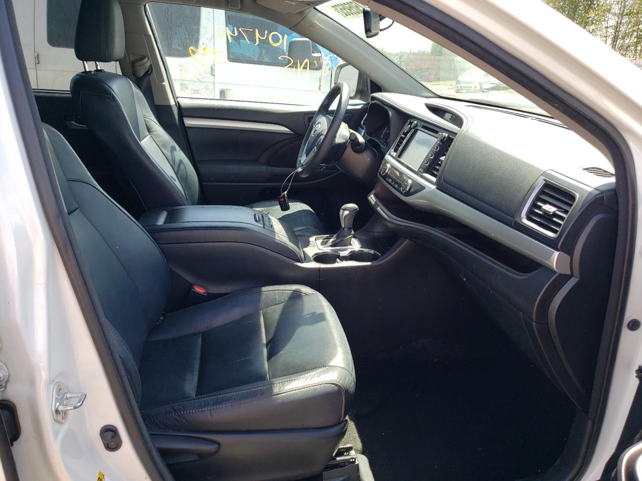 Photo 5 from auction – 2015 TOYOTA HIGHLANDER with VIN 5TDJKRFH5FS221261