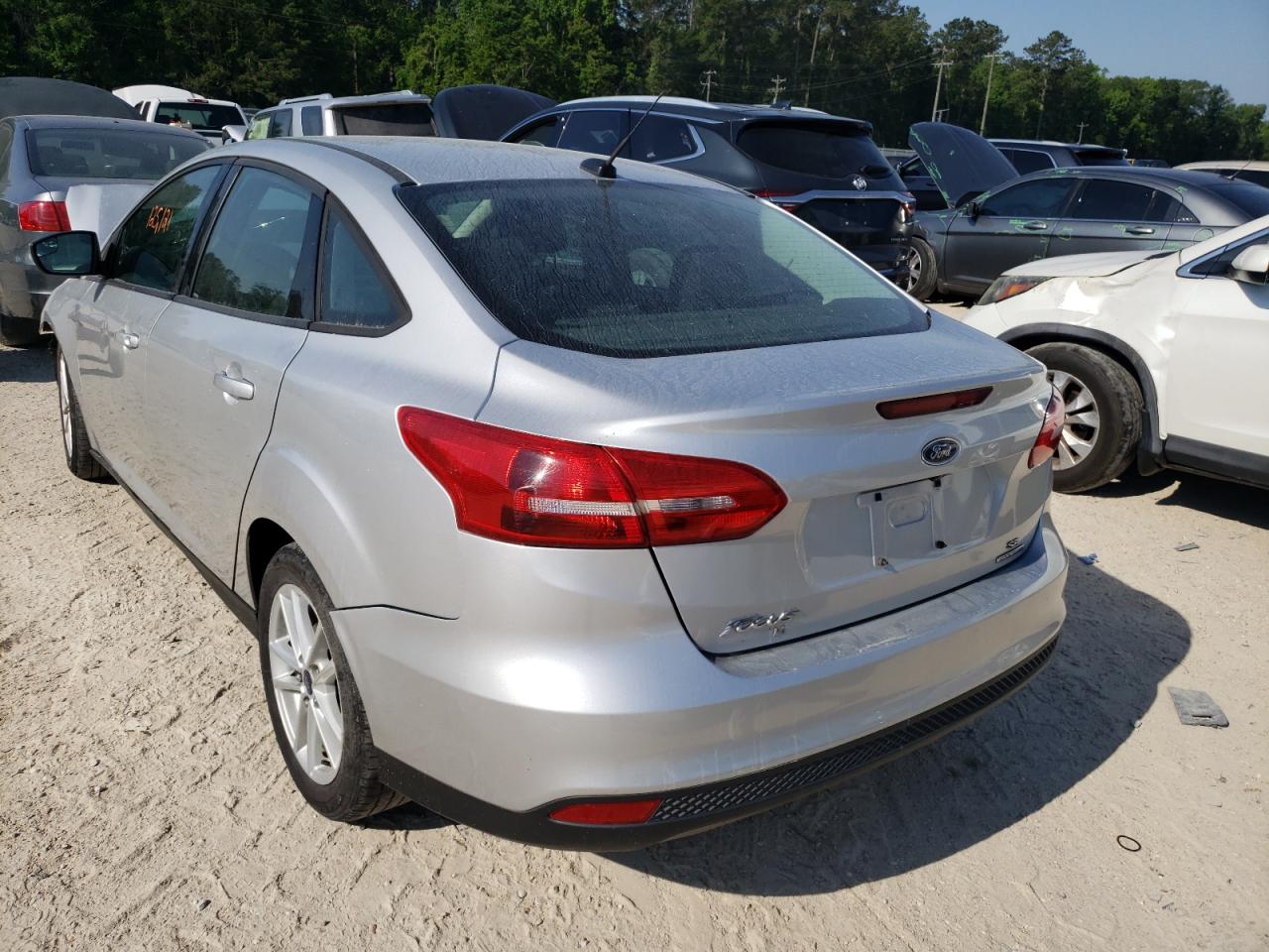 Photo 3 from auction – 2015 FORD FOCUS SE with VIN 1FADP3F28FL354210