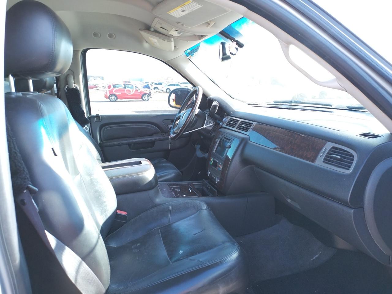 Photo 5 from auction – 2010 GMC YUKON DENA with VIN 1GKUCEEF6AR228203