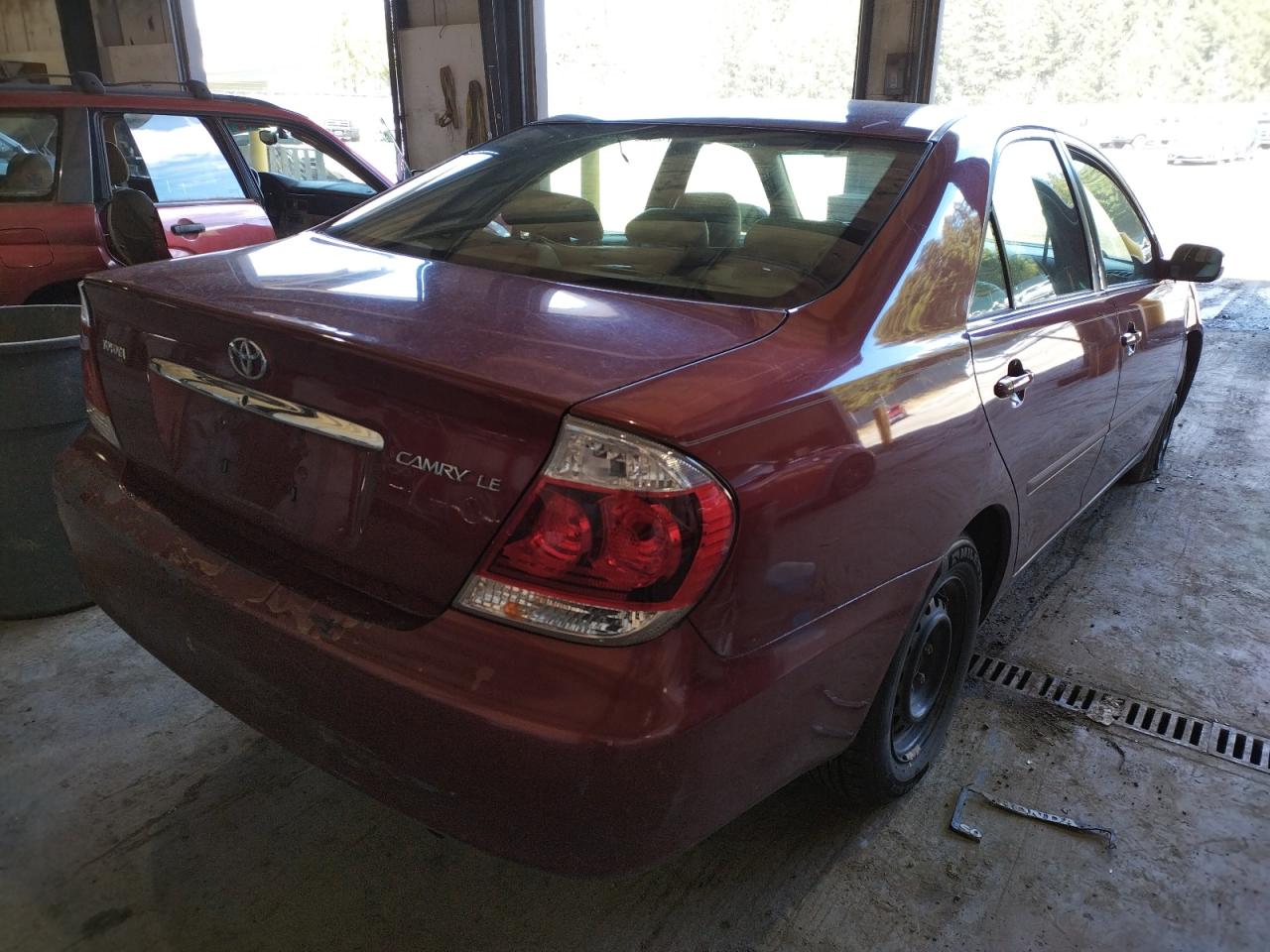 Photo 4 from auction – 2005 TOYOTA CAMRY LE with VIN 4T1BE32K25U083453