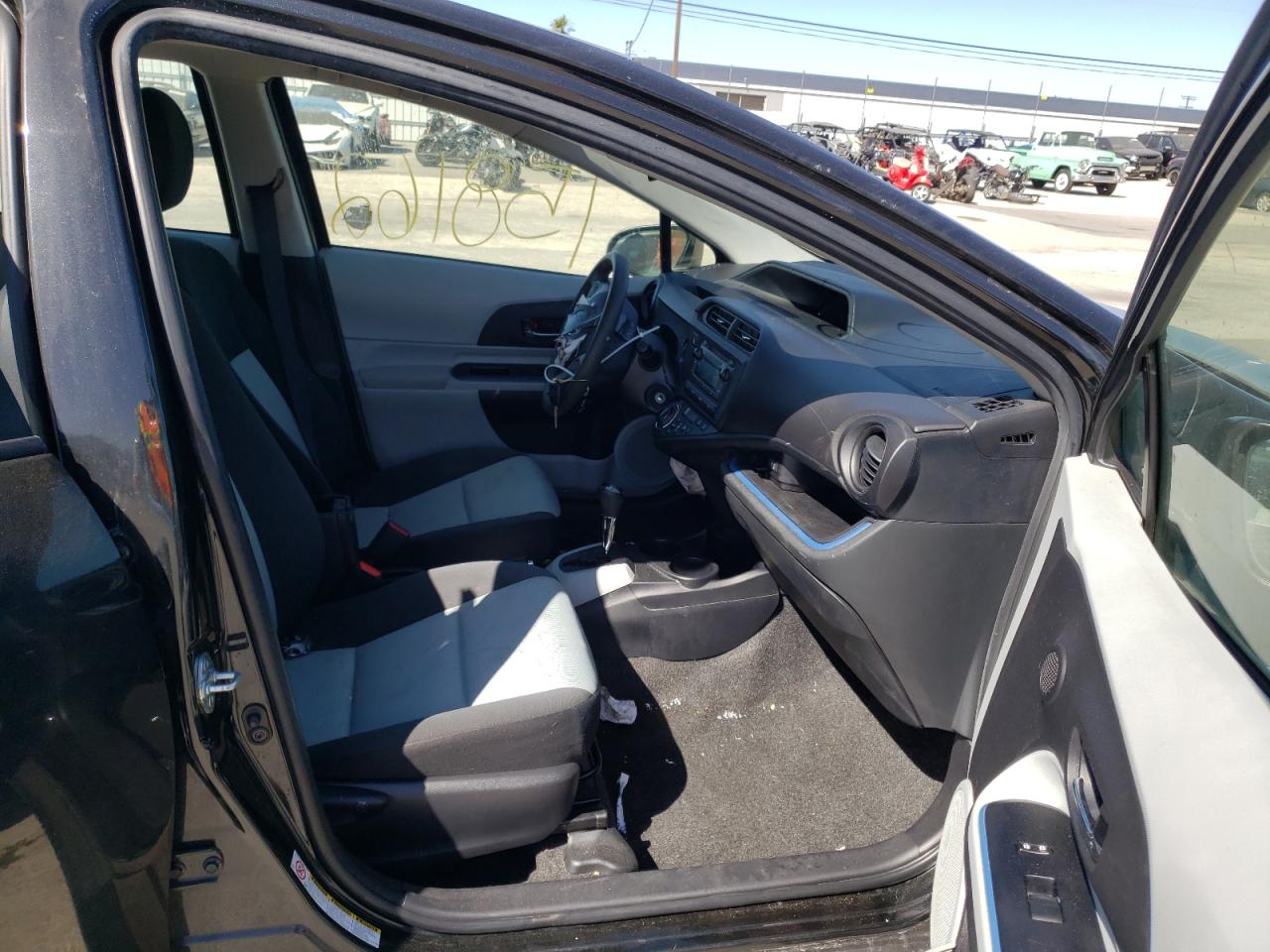 Photo 5 from auction – 2013 TOYOTA PRIUS C with VIN JTDKDTB32D1051392