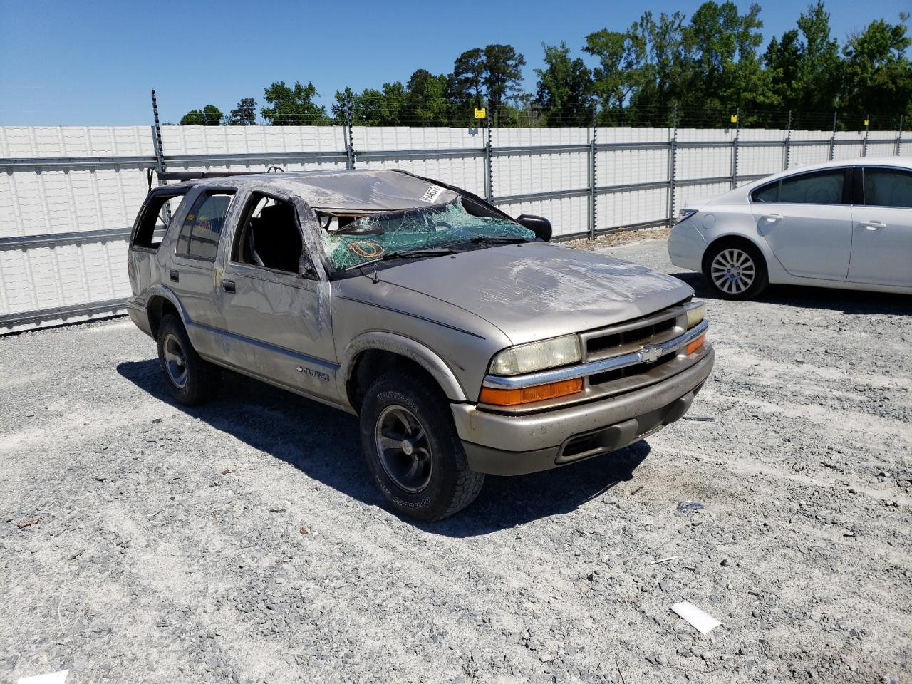 CHEVROLET BLAZER 2004 with VIN 1GNCS13X54K114938 - Photo from auction
