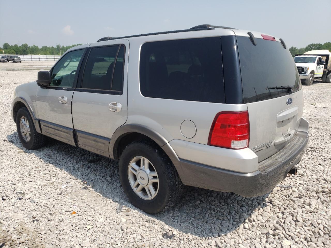 Photo 3 from auction – 2004 FORD EXPEDITION with VIN 1FMRU15W44LB21113