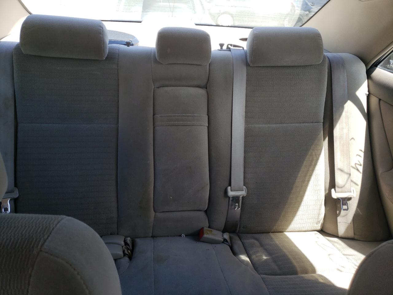Photo 6 from auction – 2005 TOYOTA CAMRY LE with VIN 4T1BE32K85U624876