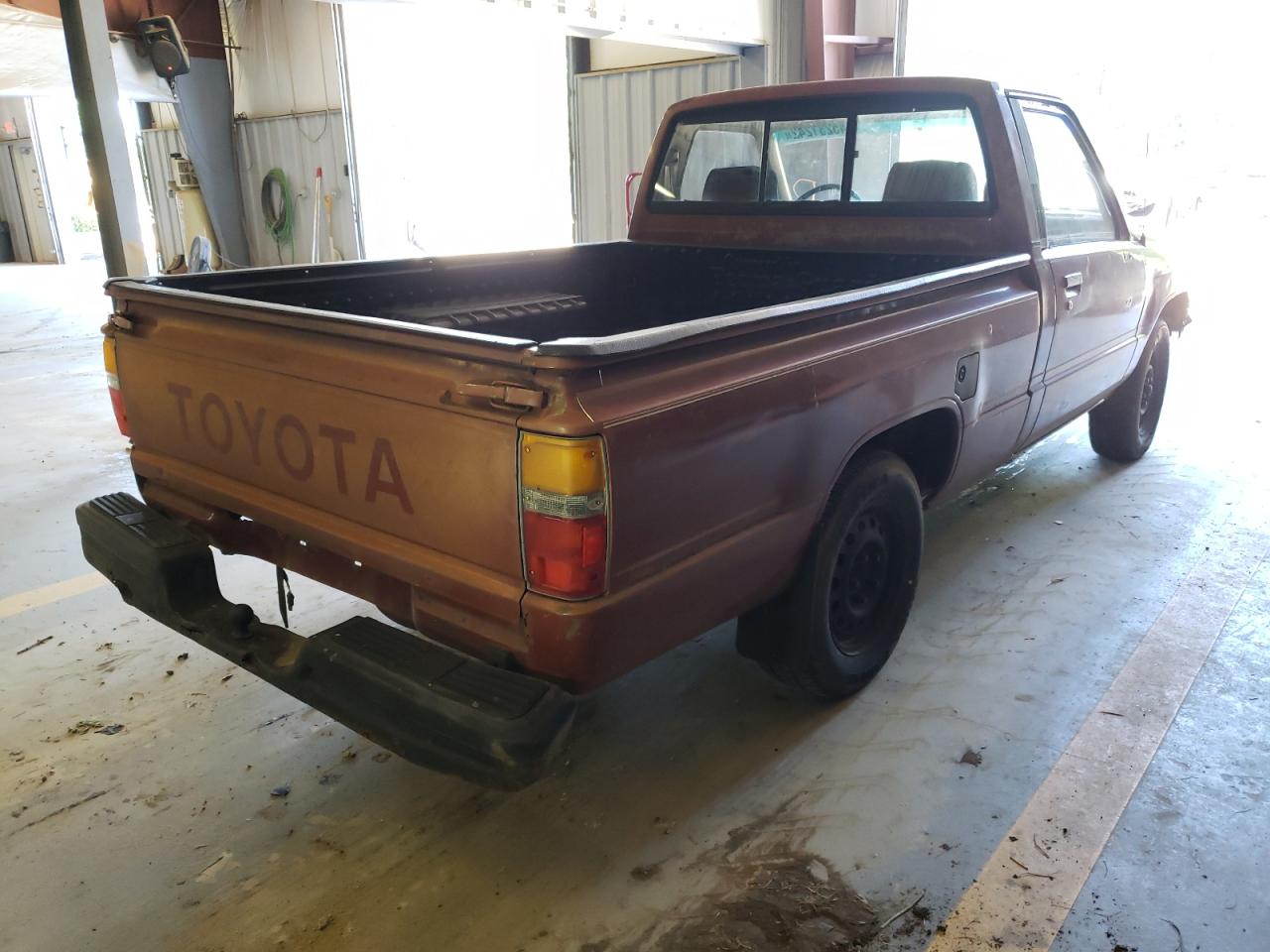 Photo 4 from auction – 1985 TOYOTA PICKUP 1/2 with VIN JT4RN50R3F0101448