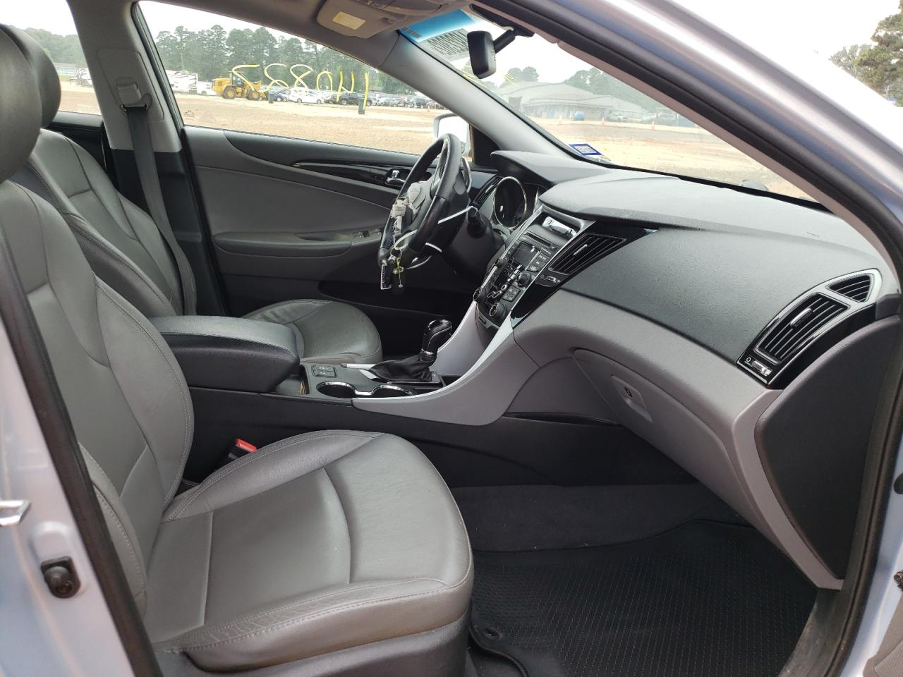Photo 5 from auction – 2012 HYUNDAI SONATA SE with VIN 5NPEC4AB6CH469573