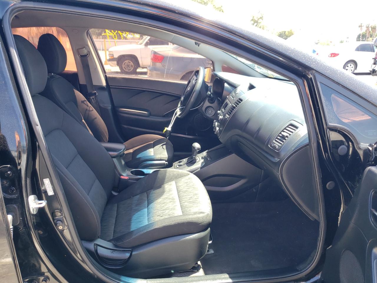 Photo 5 from auction – 2016 KIA FORTE LX with VIN KNAFK4A6XG5593603