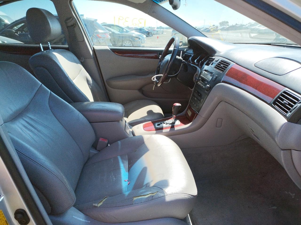 Photo 5 from auction – 2002 LEXUS ES with VIN JTHBF30G420036832