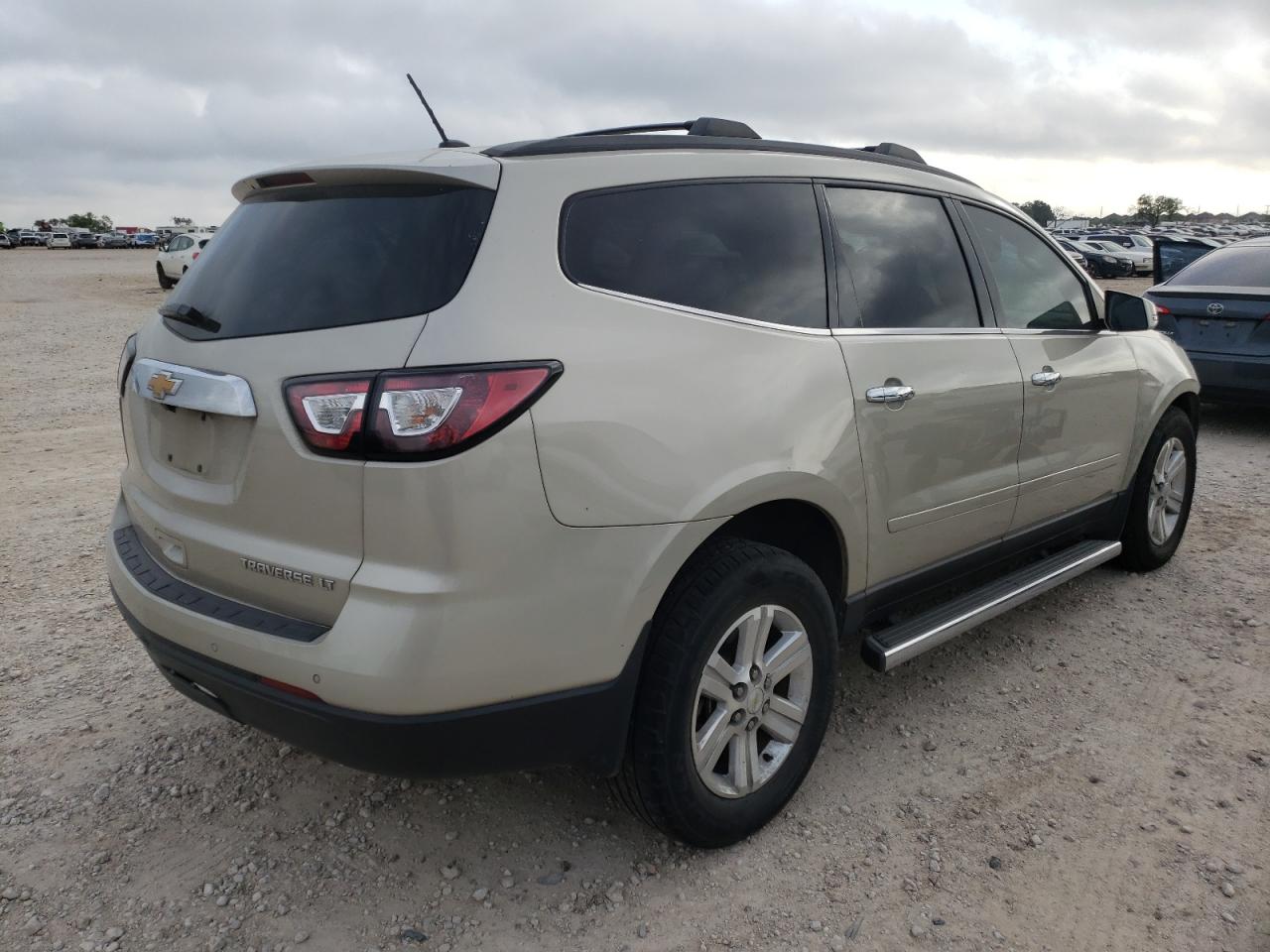 Photo 4 from auction – 2013 CHEVROLET TRAVERSE L with VIN 1GNKRGKD8DJ174493