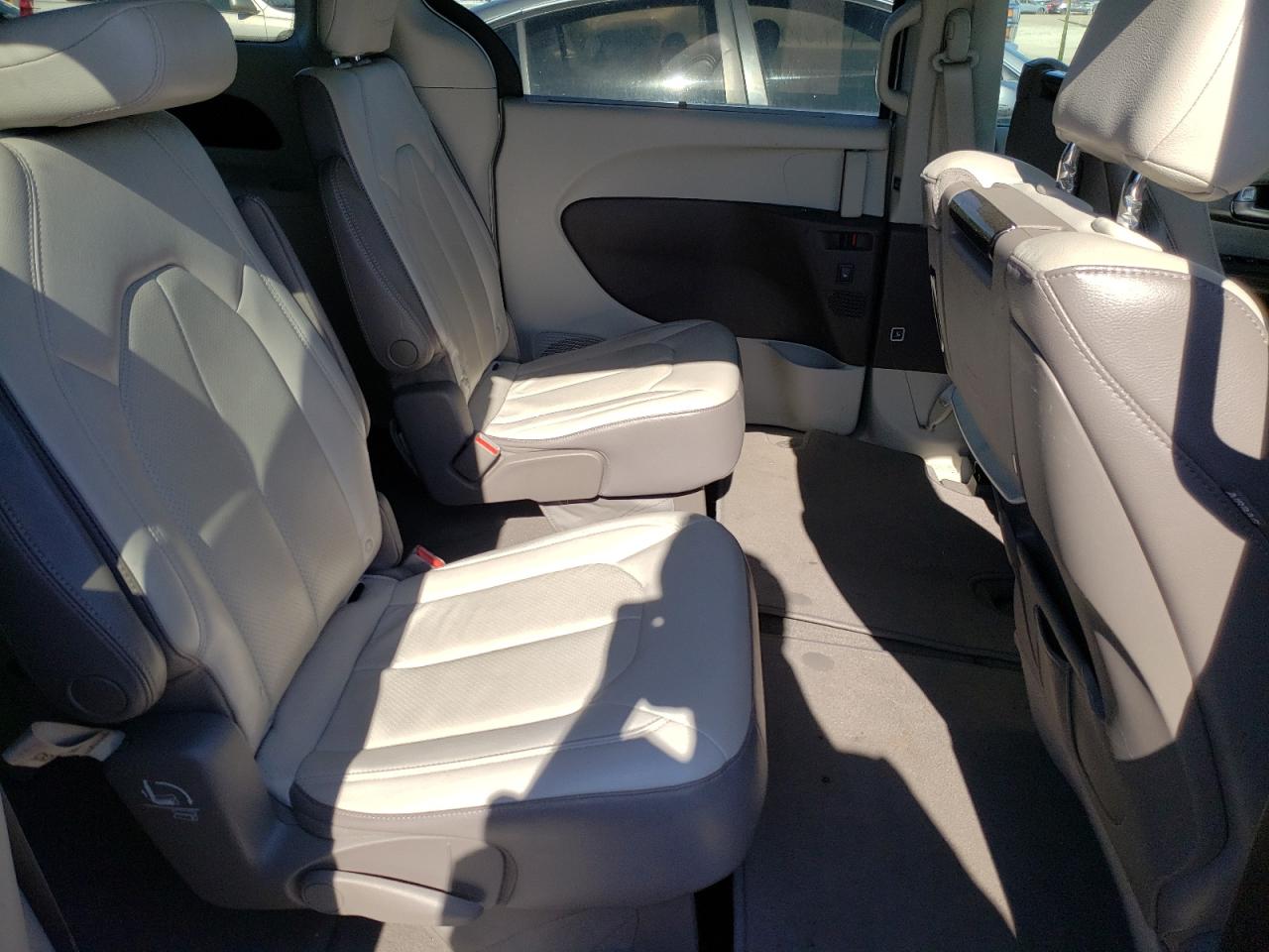 Photo 6 from auction – 2018 CHRYSLER PACIFICA T with VIN 2C4RC1EG9JR121868
