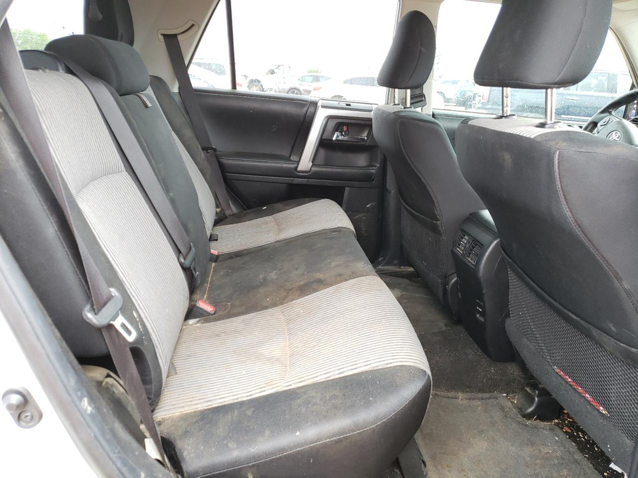 Photo 6 from auction – 2014 TOYOTA 4RUNNER SR with VIN JTEZU5JRXE5070956
