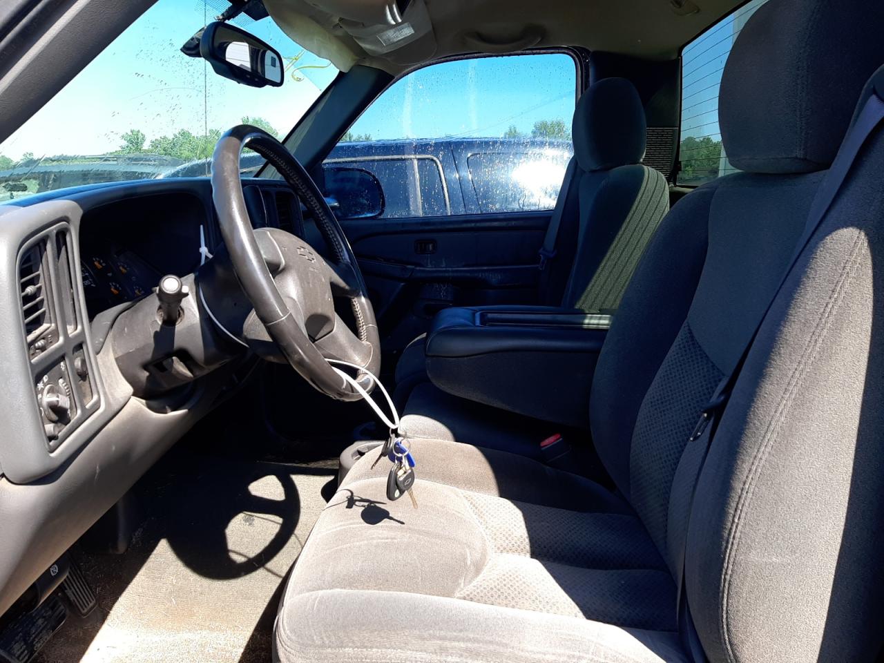 Photo 5 from auction – 2004 CHEVROLET SILVERADO with VIN 1GCEC14T74Z173507