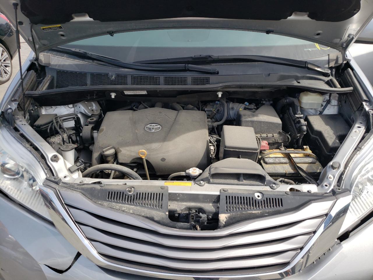 Photo 7 from auction – 2017 TOYOTA SIENNA XLE with VIN 5TDYZ3DC5HS899137
