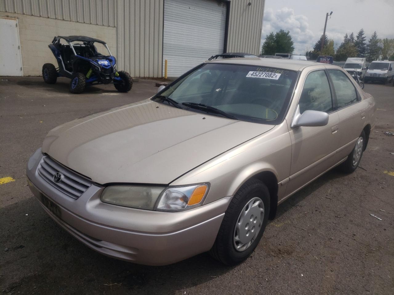 Photo 2 from auction – 1998 TOYOTA CAMRY CE with VIN JT2BG22K9W0242012