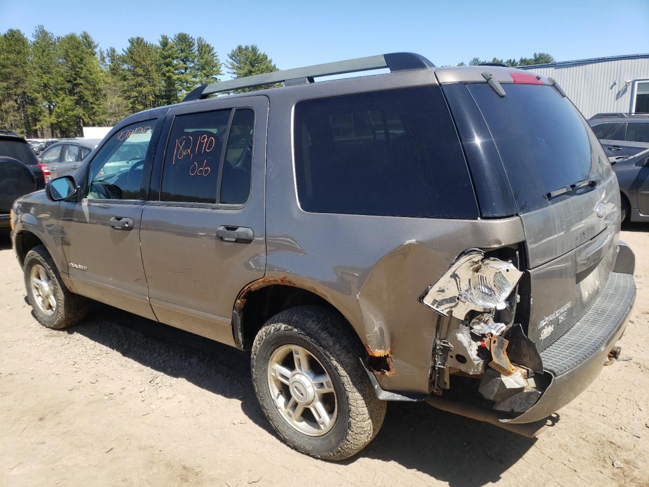 Фото 3 с аукциона – 2005 FORD EXPLORER X с VIN 1FMZU73E65UA84431