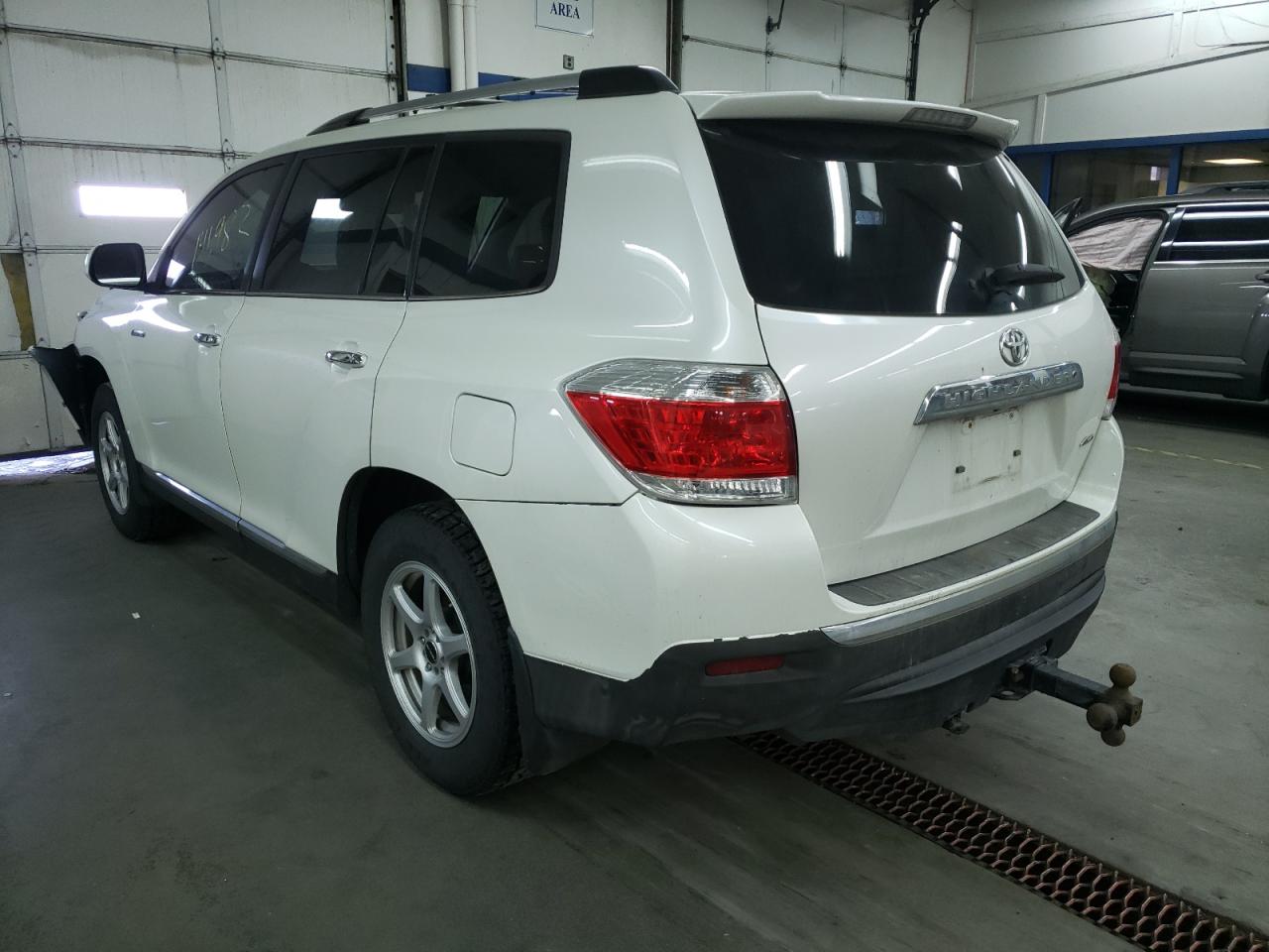 Photo 3 from auction – 2012 TOYOTA HIGHLANDER with VIN 5TDDK3EH8CS120089
