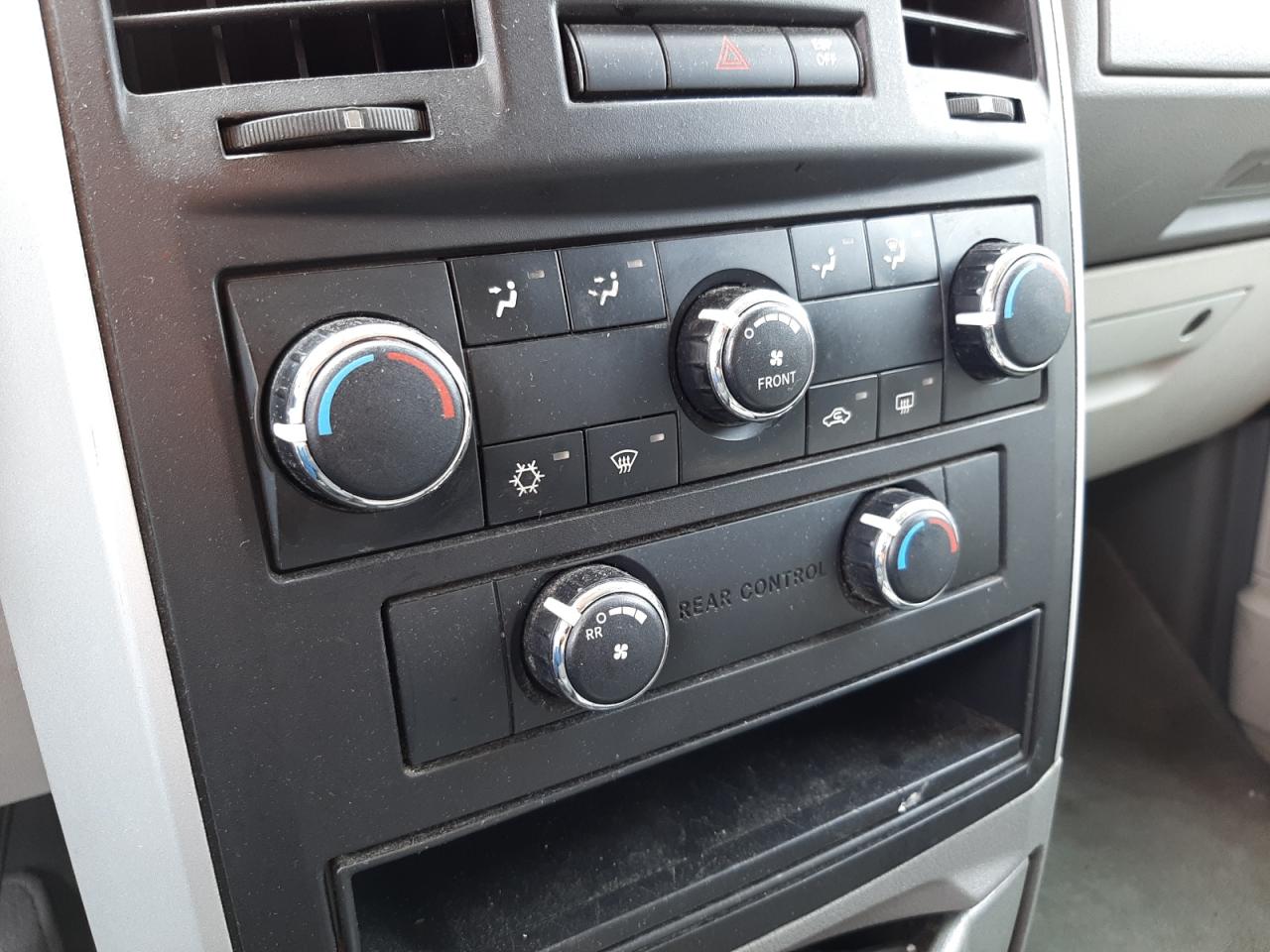 Photo 10 from auction – 2010 DODGE GRAND CARA with VIN 2D4RN4DE8AR112190