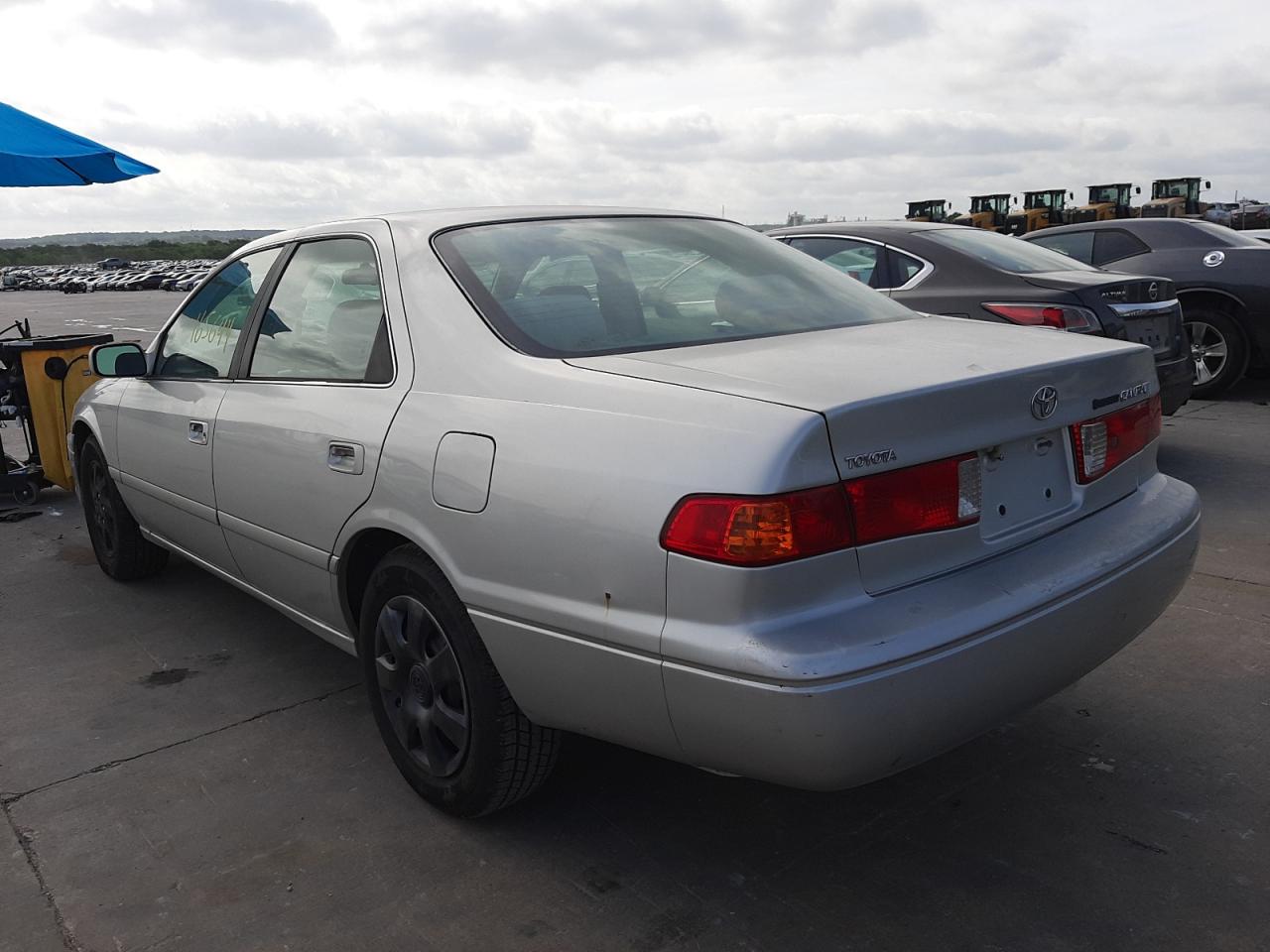 Photo 3 from auction – 2000 TOYOTA CAMRY CE with VIN 4T1BG22K7YU657635