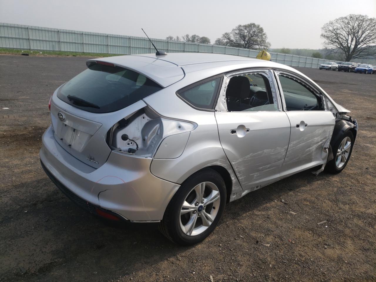 Photo 4 from auction – 2013 FORD FOCUS SE with VIN 1FADP3K22DL221753